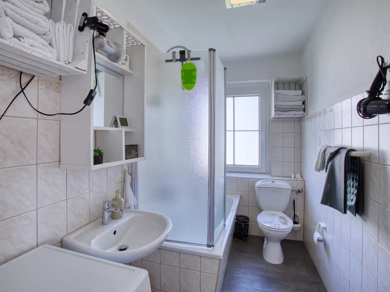 Badezimmer im Apartment in Ronneburg - professionelle Immobilienfotografie in Ronneburg